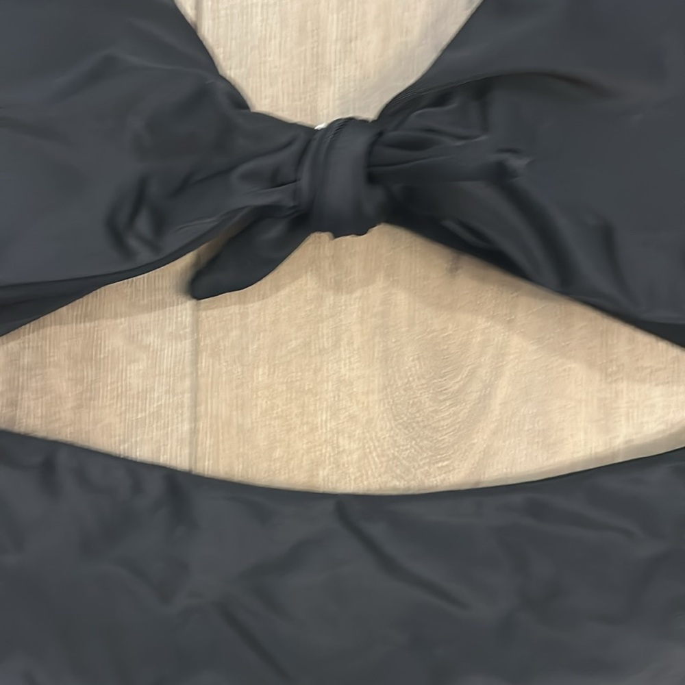 NWOT Chic Black Cutout Knot One Piece Swimsuit - Adjustable Straps - Large - Picture 4 of 7
